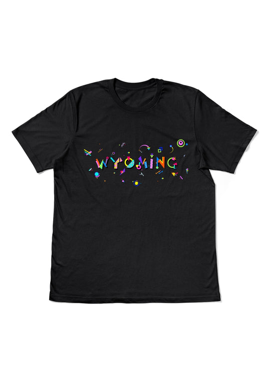 WYOMING, printed colorful Memphis style font black flat tee